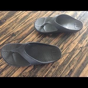 Black Telic Sandals Size Small (8)